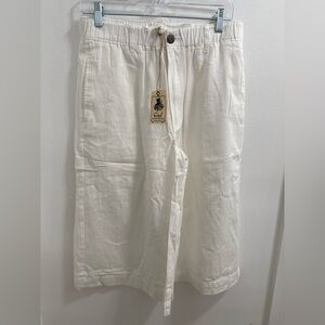 Easel White Capris